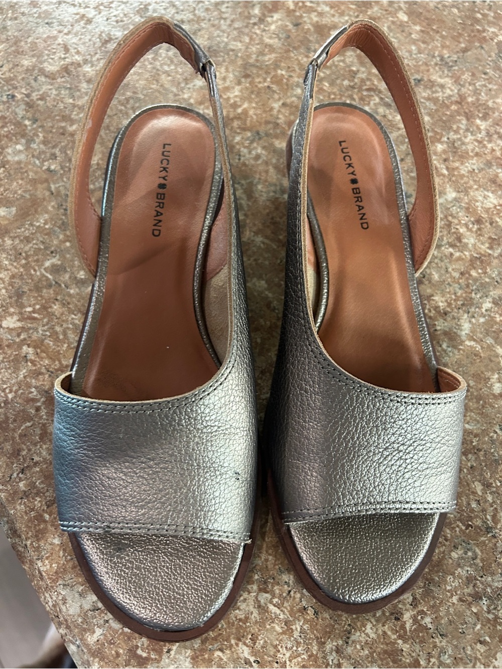 Lucky Brand Gold Metallic Open-Toe Low Heel Slingback Sandals Sz 6.5